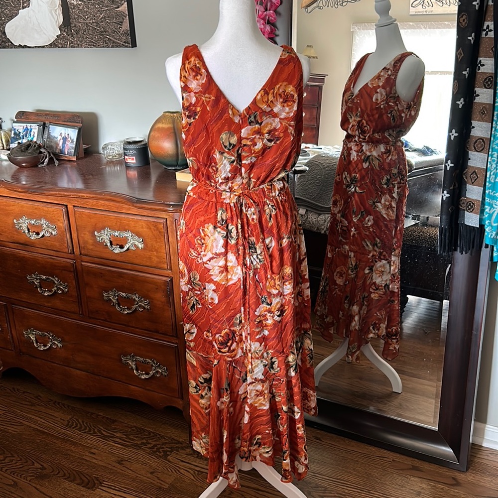White House black market dress - Picture 3 of 5